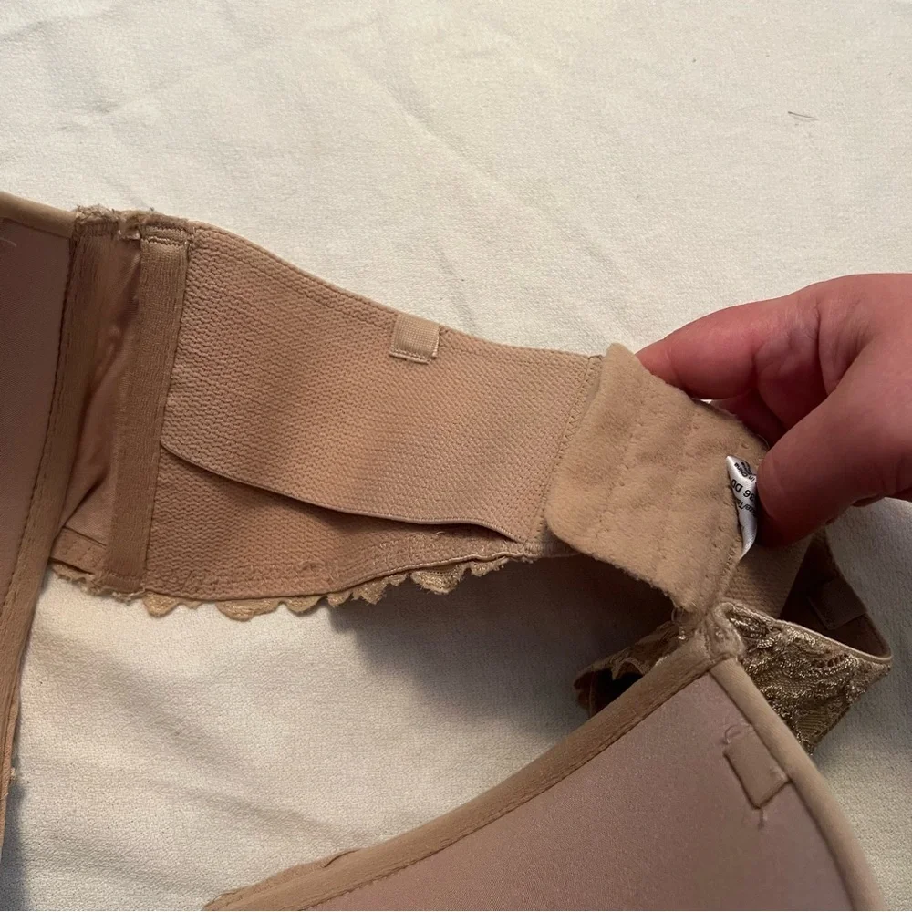 Elegant Lace Strapless Bra in Tan